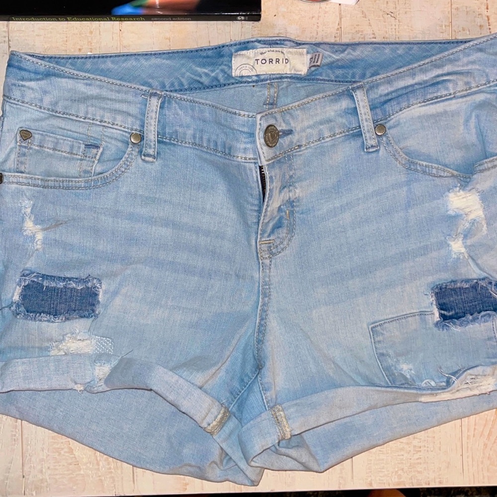 Torrid Light Wash Blue Patch | Skinny Short SHORTS | Size 12 | EXCELLENT Cond.‼️